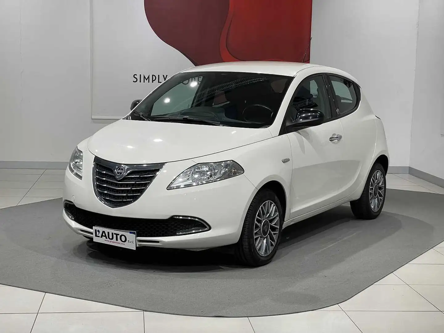 Lancia Ypsilon 1.2 69 CV 5 porte GPL Ecochic Gold (5 posti) Blanco - 1