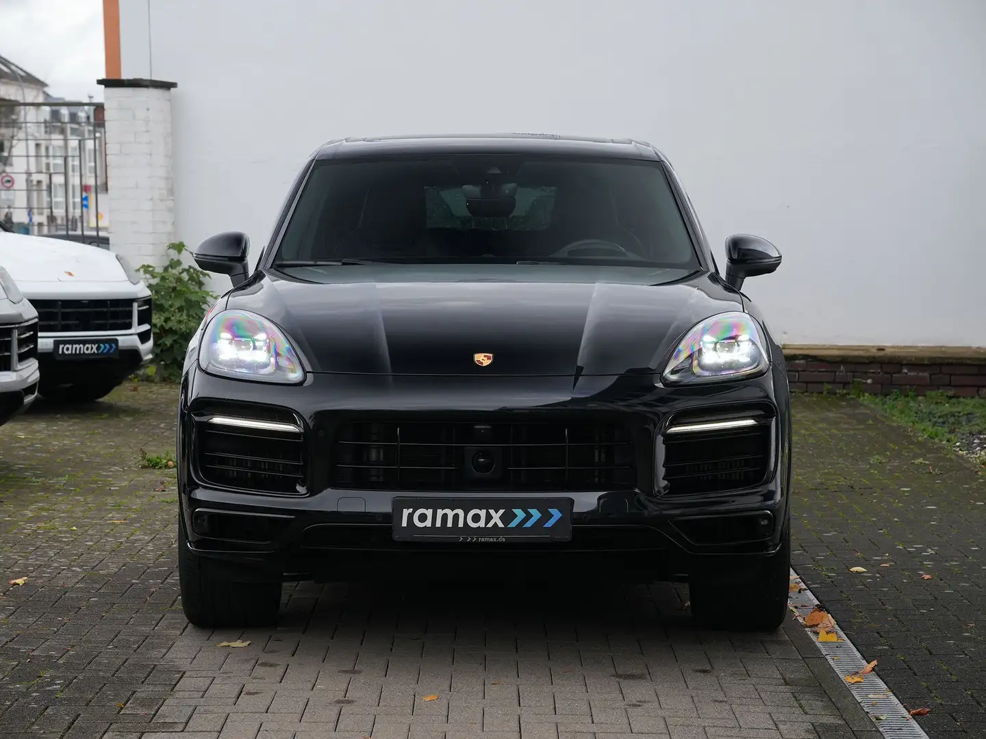 Porsche Cayenne CAYENNE PLATINUM+SPORTDESIGN-ACC-PANO-RS-ENTERTAIN Noir - 2