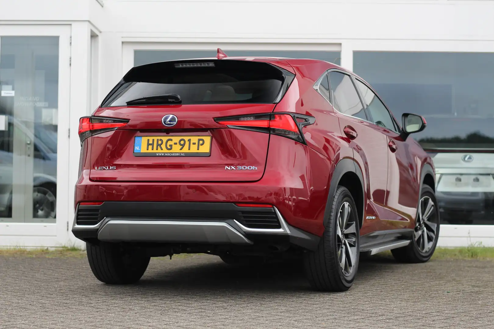 Lexus NX 300h AWD President Line Premium I Mark Lev. I Applecarp Rood - 2