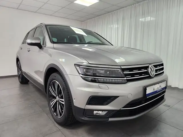 Volkswagen Tiguan HIGHLINE DSG AHK LED HUD SHZ Carplay Kam.