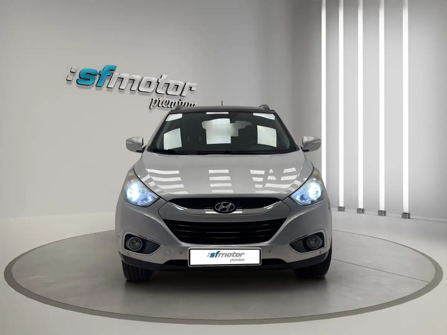 Hyundai iX35 2.0CRDI GLS Style Sky Nav Aut. 4x4 Plateado - 2
