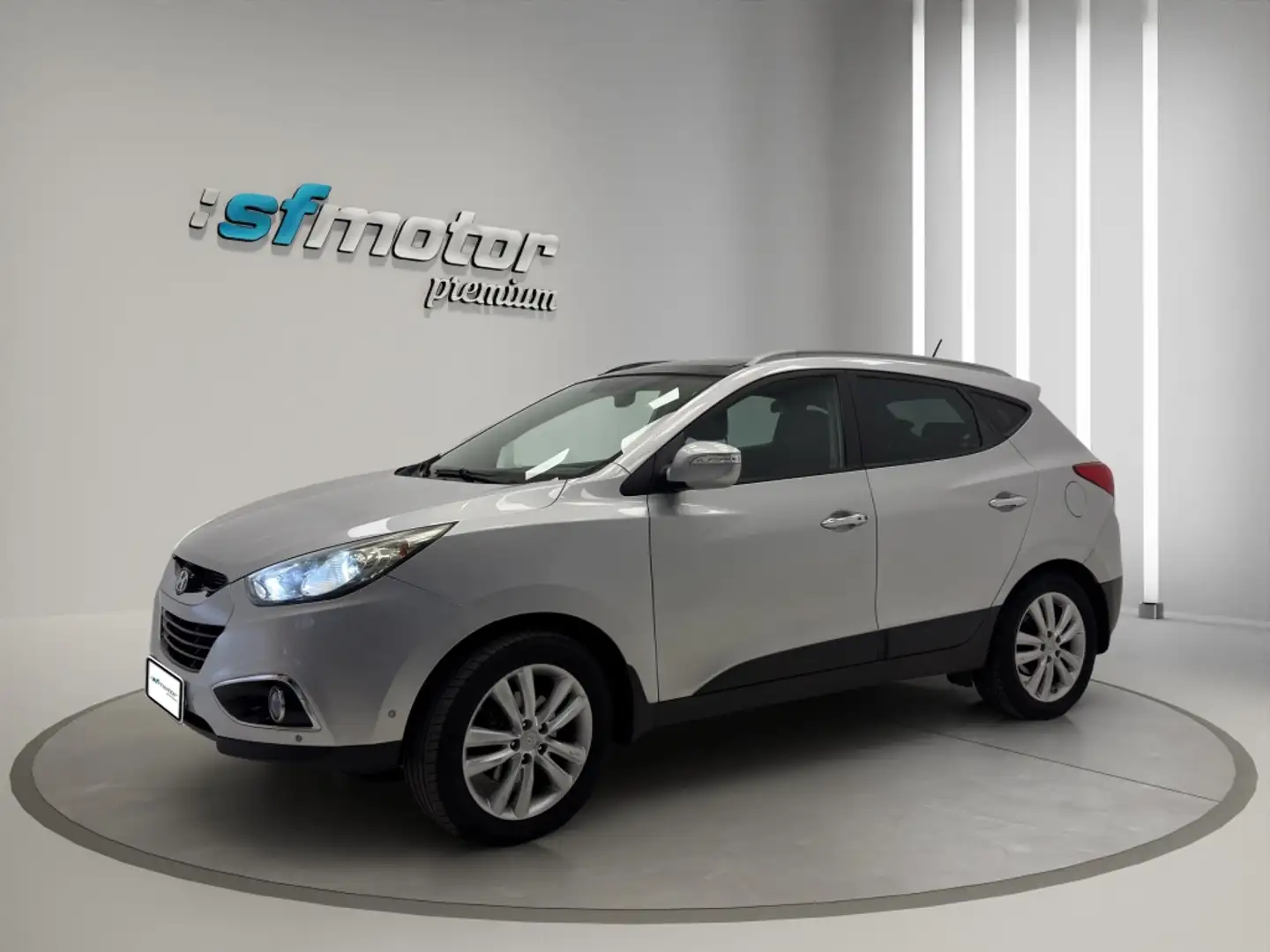 Hyundai iX35 2.0CRDI GLS Style Sky Nav Aut. 4x4 Plateado - 1
