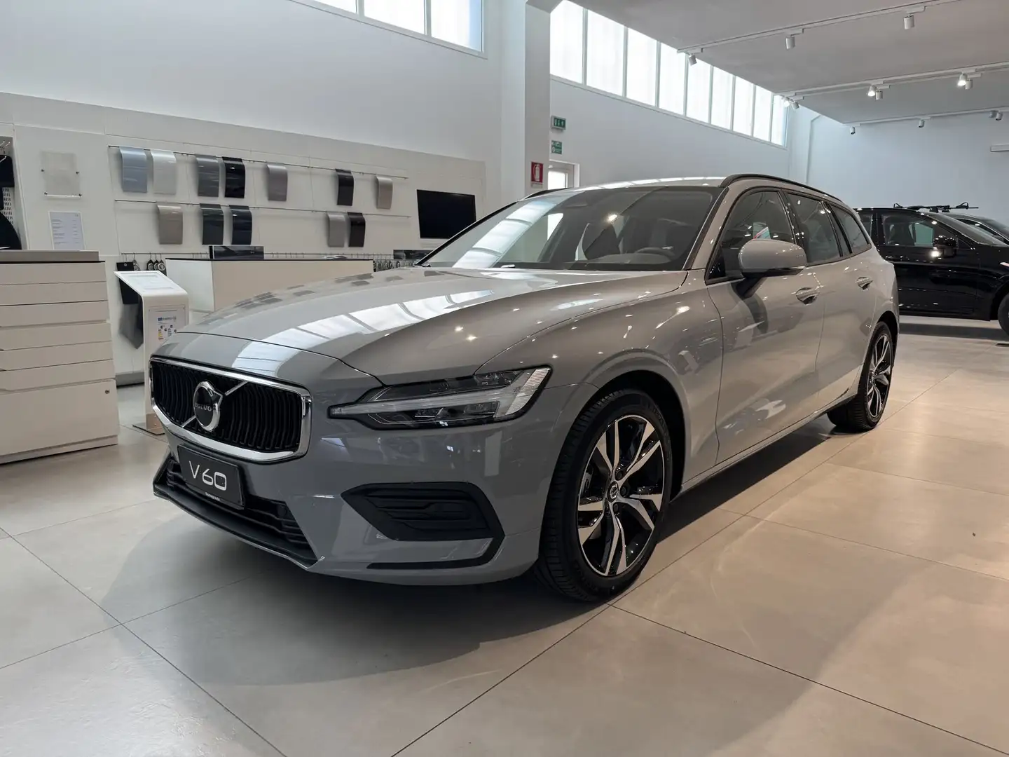 Volvo V60 B4 automatico Core - PREZZO DI LISTINO 53.805€! - 1