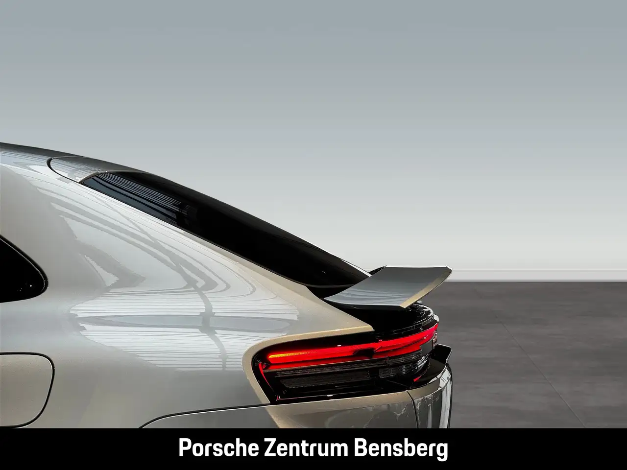 Porsche Macan Electric 12