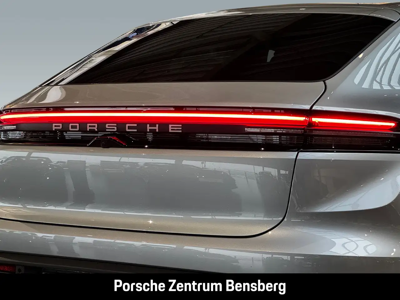 Porsche Macan Electric 10