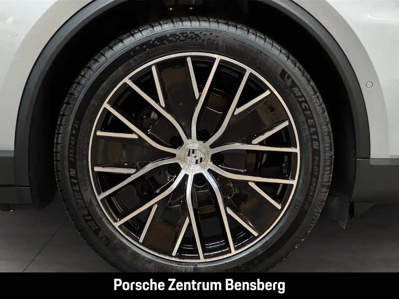 Porsche Macan Electric 13