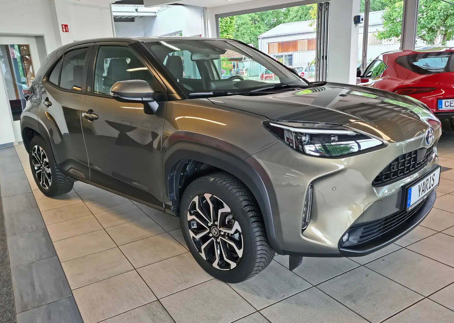 Toyota Yaris Cross Hybrid 1.5 VVT-i Team D + AHK + Navi + Allwetter+ Bronze - 2