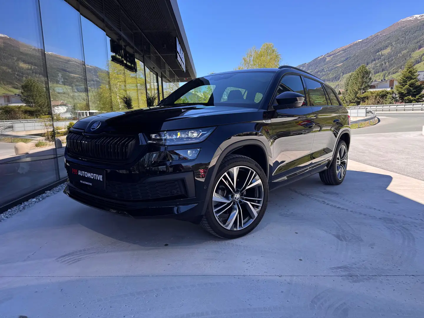 Skoda Kodiaq Sportline 4x4, 1. Besitz,Garantie,AHK,Pano,8 fach Schwarz - 1