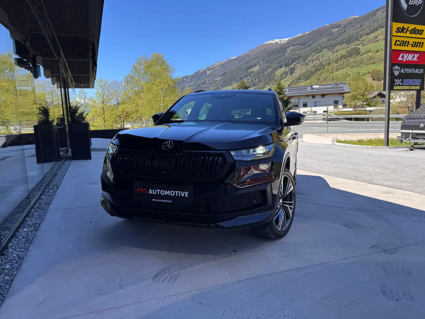 Skoda Kodiaq Sportline 4x4, 1. Besitz,Garantie,AHK,Pano,8 fach Schwarz - 2