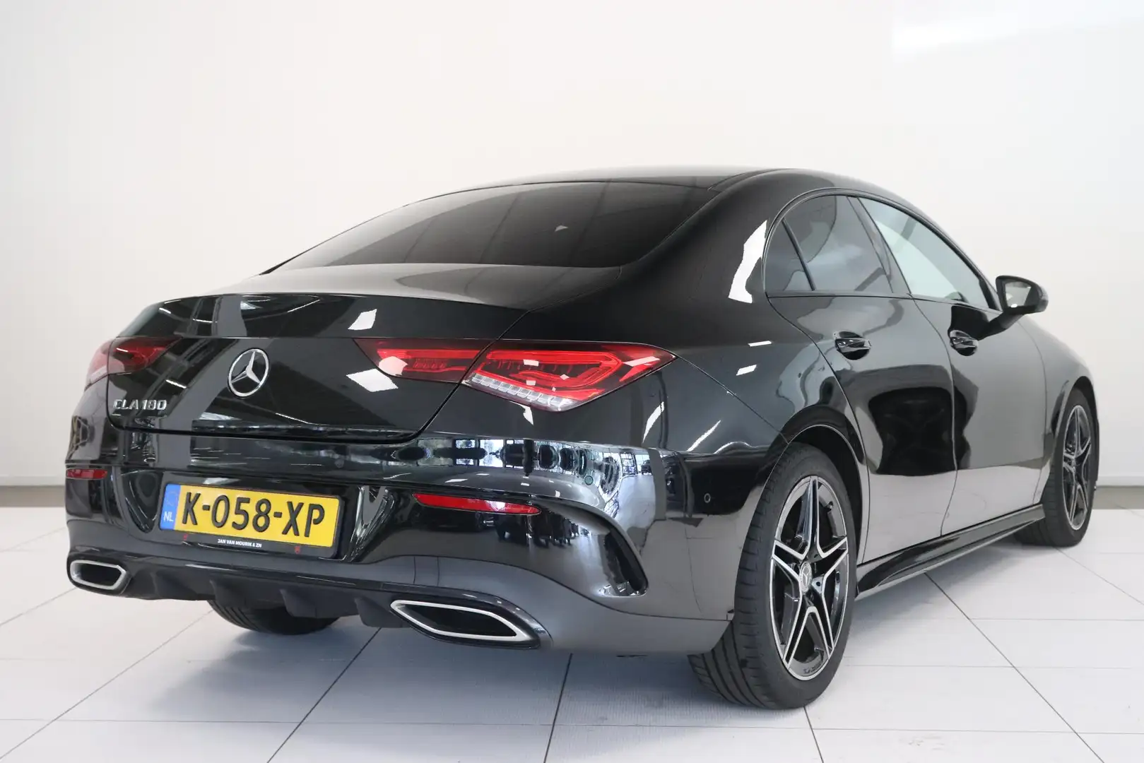 Mercedes-Benz CLA 180 Business Solution AMG | Camera | Navigatie | Cruis Zwart - 2
