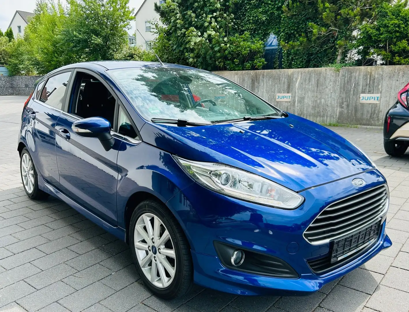 Ford Fiesta Titanium Blau - 1