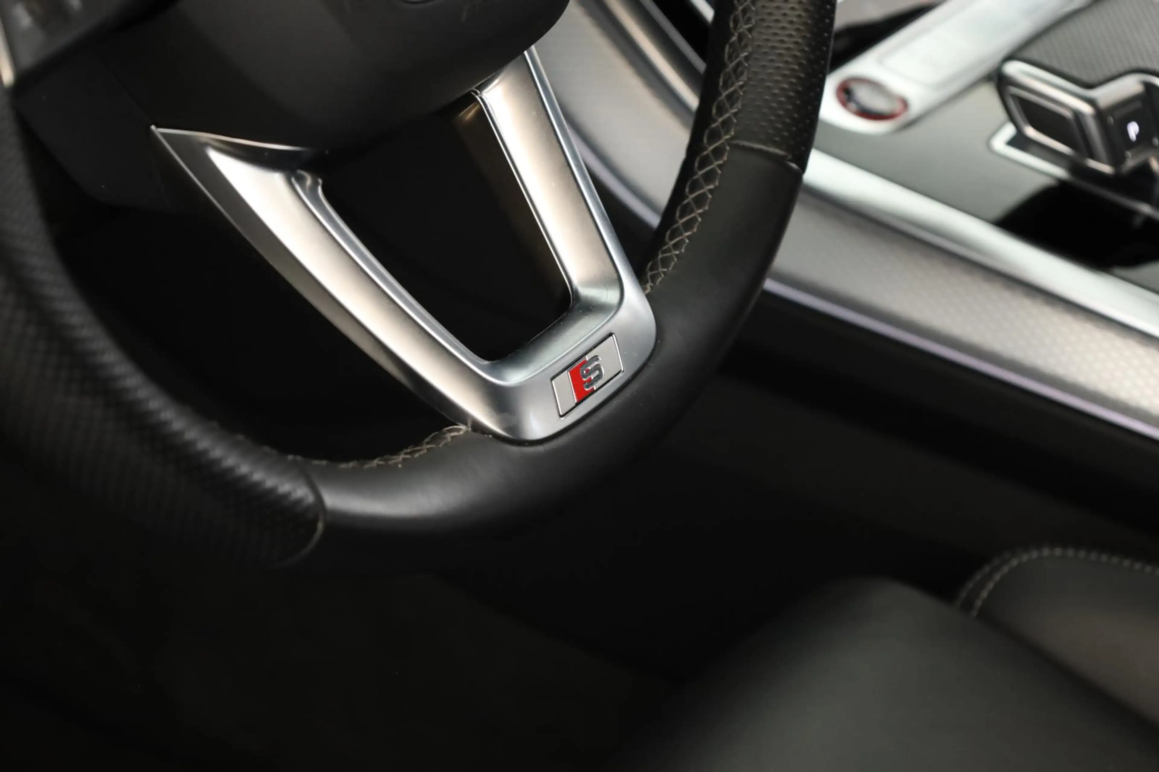 Audi SQ7 TFSI Facelift 7S Matrix Pano BangO ACC 22" — photo 14