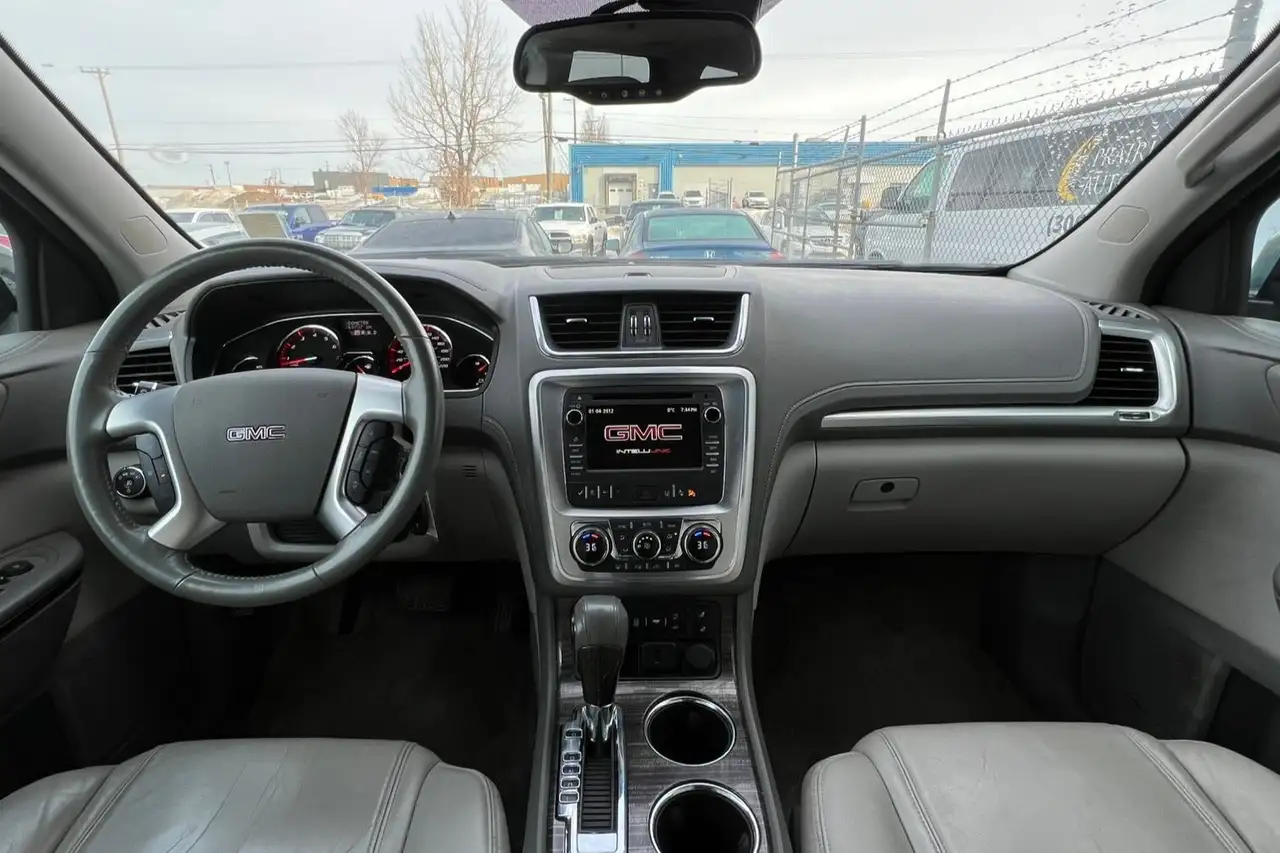 GMC Acadia снимка GMC Acadia