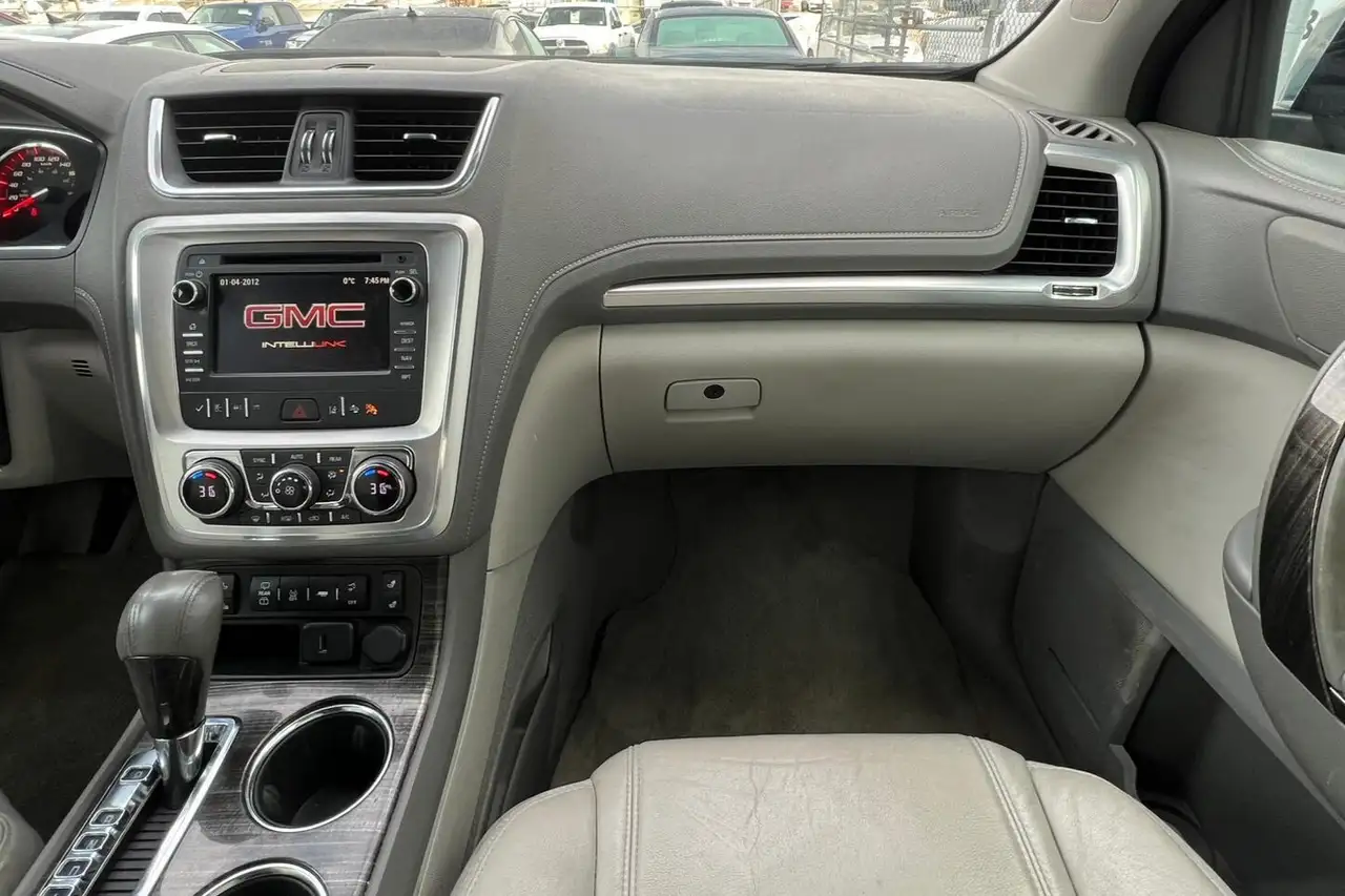 GMC Acadia снимка GMC Acadia