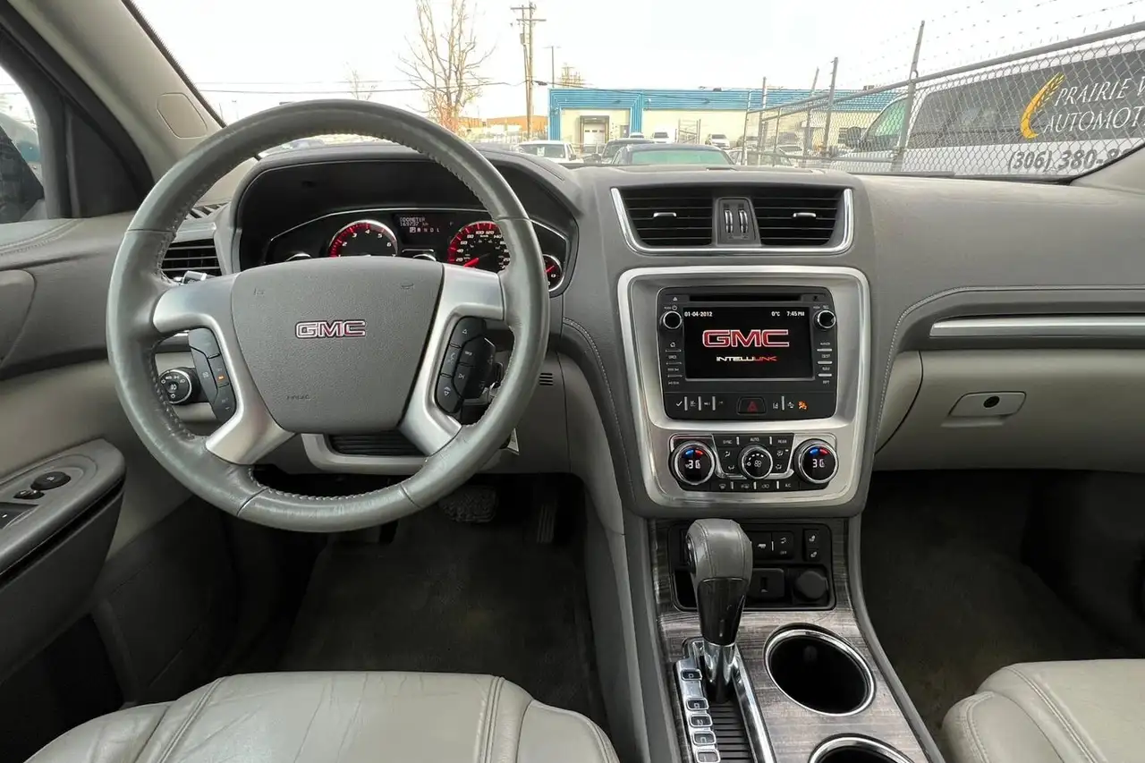 GMC Acadia снимка GMC Acadia