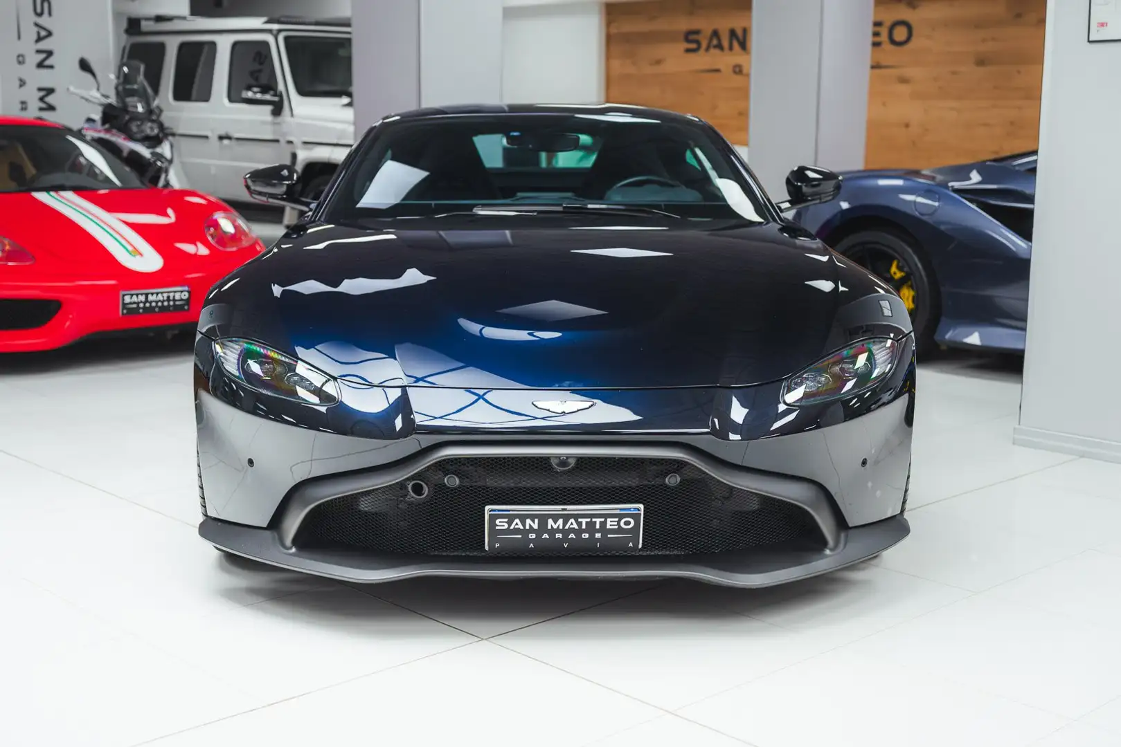 Aston Martin Vantage Coupé - 2