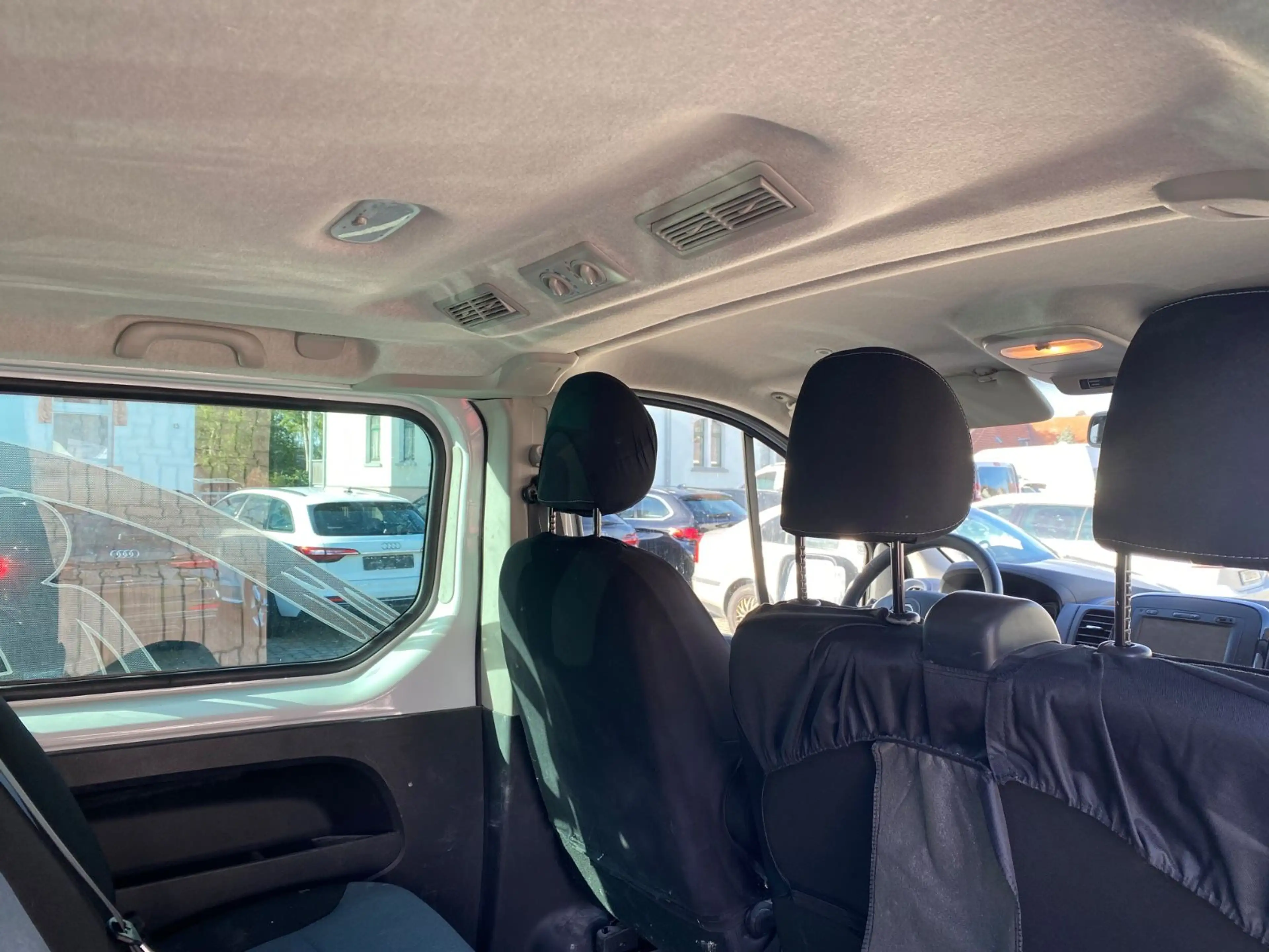 Opel Vivaro Kombi L1H1  2,7t 9-Sitzer — photo 9
