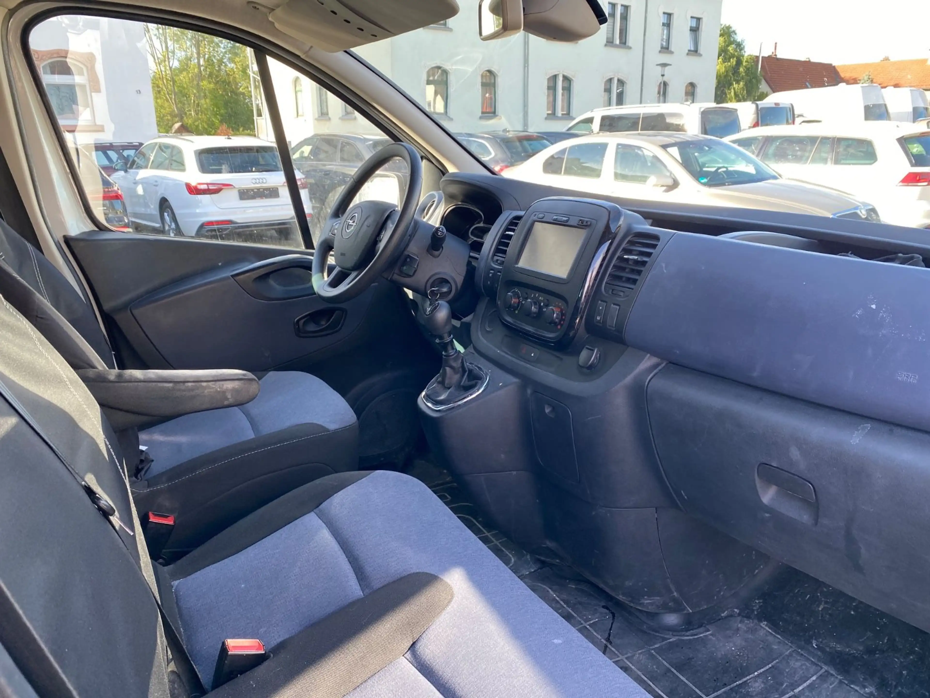 Opel Vivaro Kombi L1H1  2,7t 9-Sitzer — photo 7