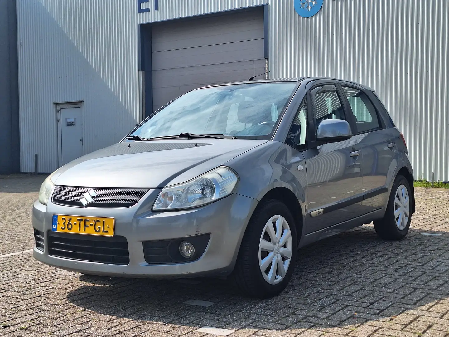 Suzuki SX4 €2250,-16 TREKHAAK AIRCONDITION APK KATALYSATOR Gris - 1