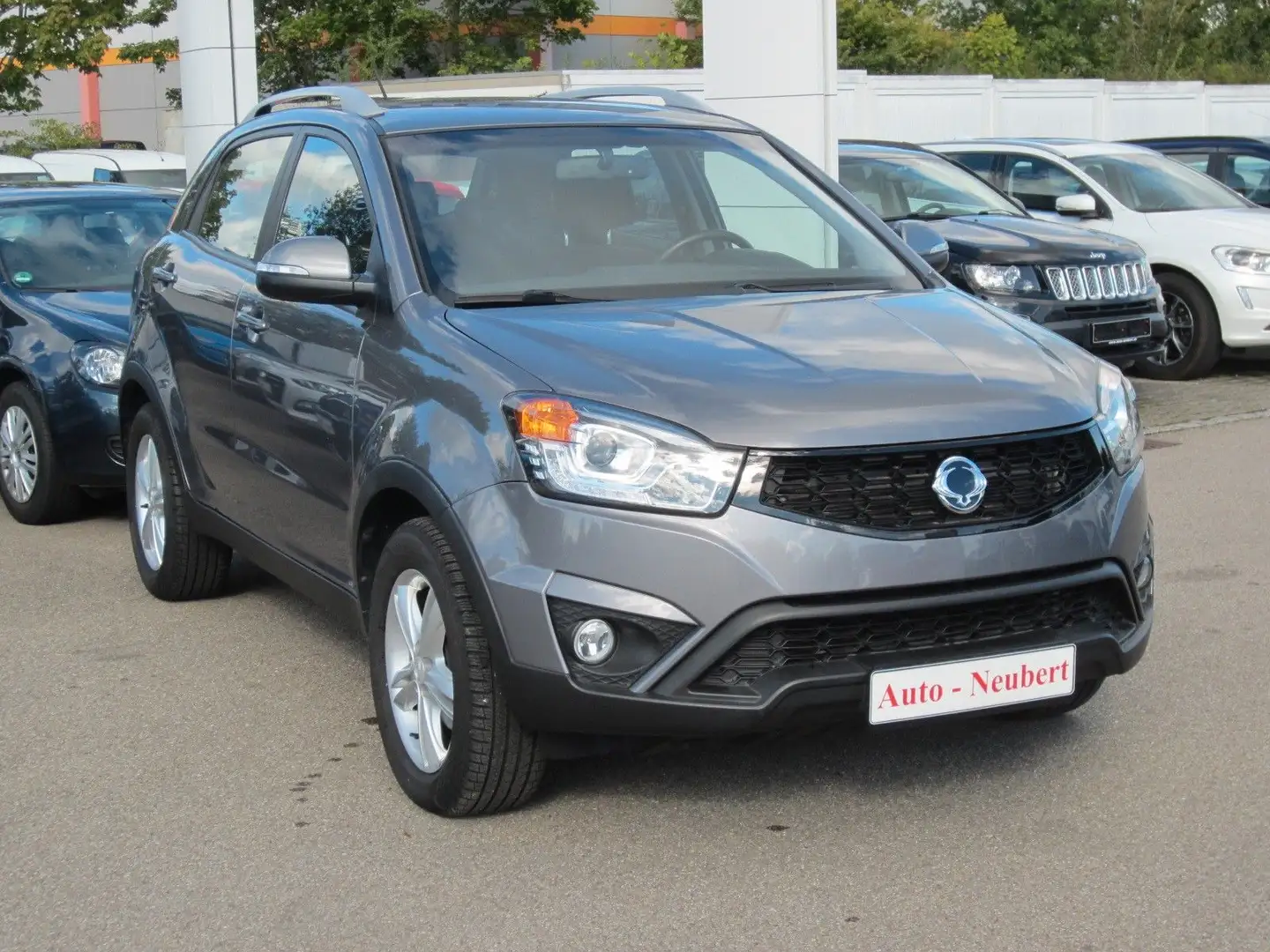SsangYong Korando Quartz *4X4 *Automatik*AHK*PDC* Grau - 1