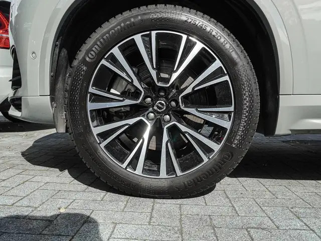 Volvo XC90 view 7