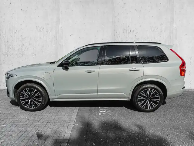 Volvo XC90 view 5