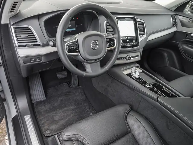 Volvo XC90 view 9