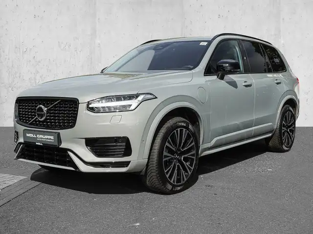 Volvo XC90 view 2