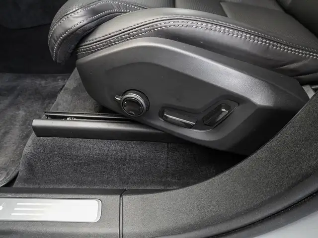 Volvo XC90 view 11
