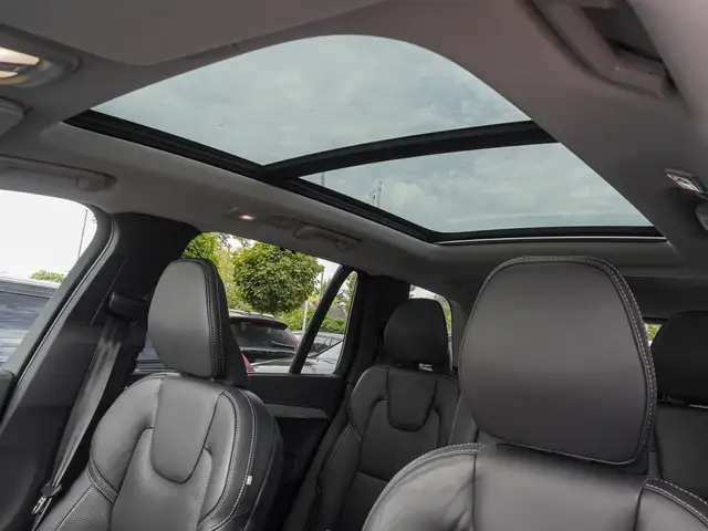 Volvo XC90 view 12