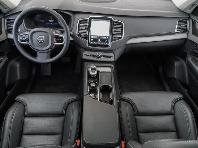 Volvo XC90 view 13