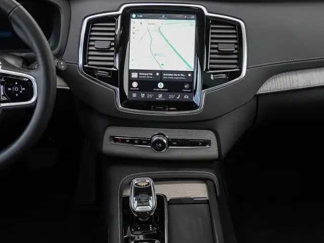 Volvo XC90 view 14