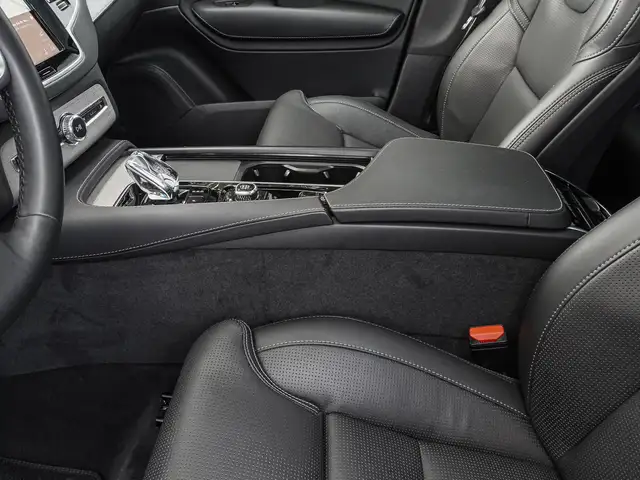 Volvo XC90 view 10
