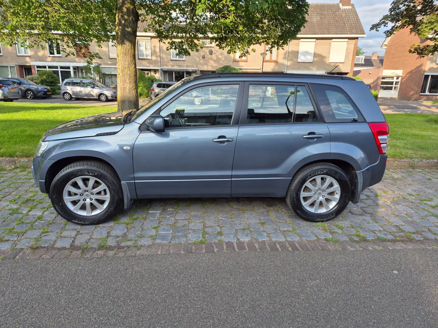 Suzuki Grand Vitara Grand Vitara 2.0-16V Exclusive Grijs - 1