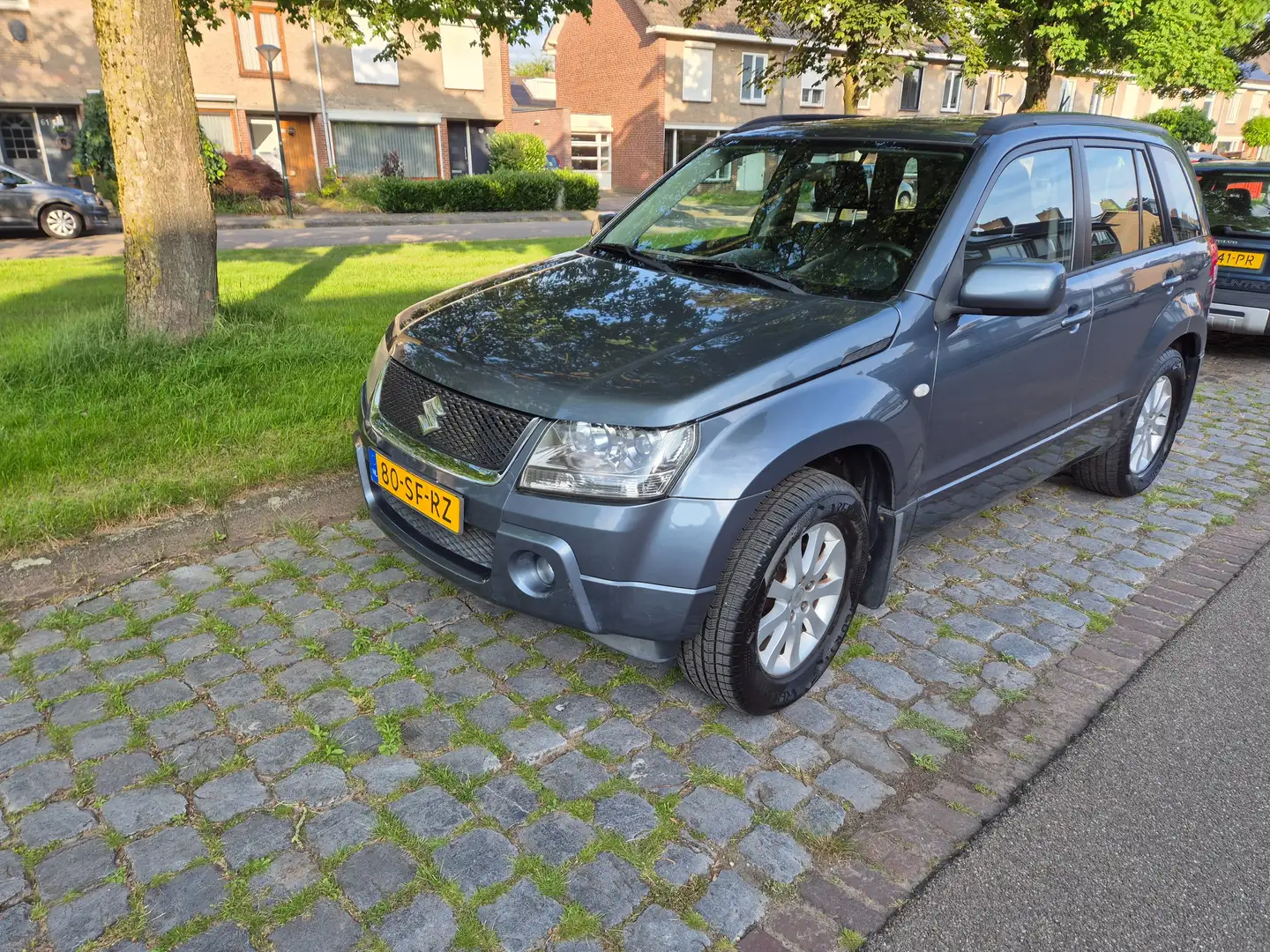Suzuki Grand Vitara Grand Vitara 2.0-16V Exclusive Grijs - 2