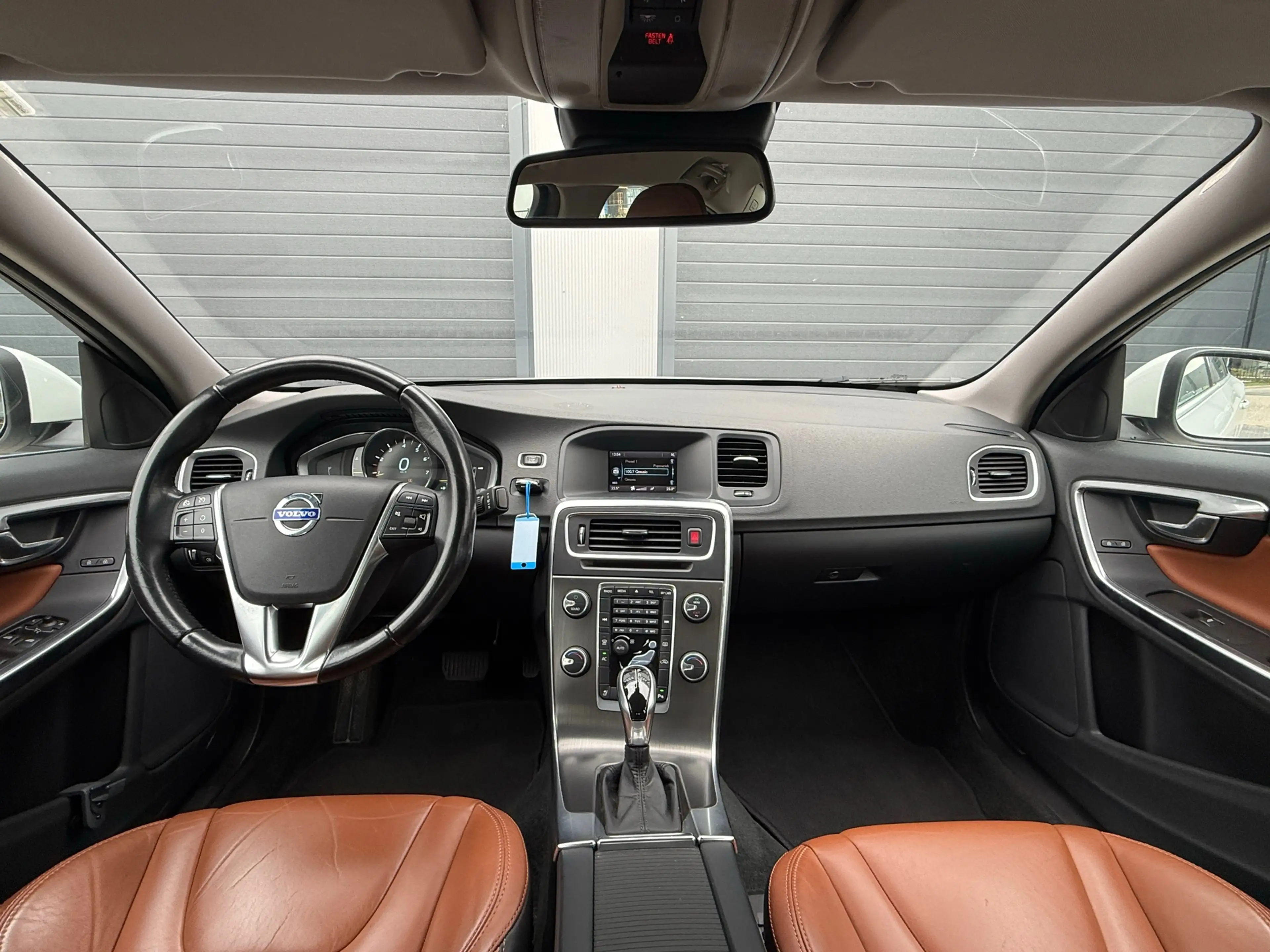 Volvo S60 1.6 T3 R-Design / AUTOMAAT / LEDEREN BEKLEDING — photo 10