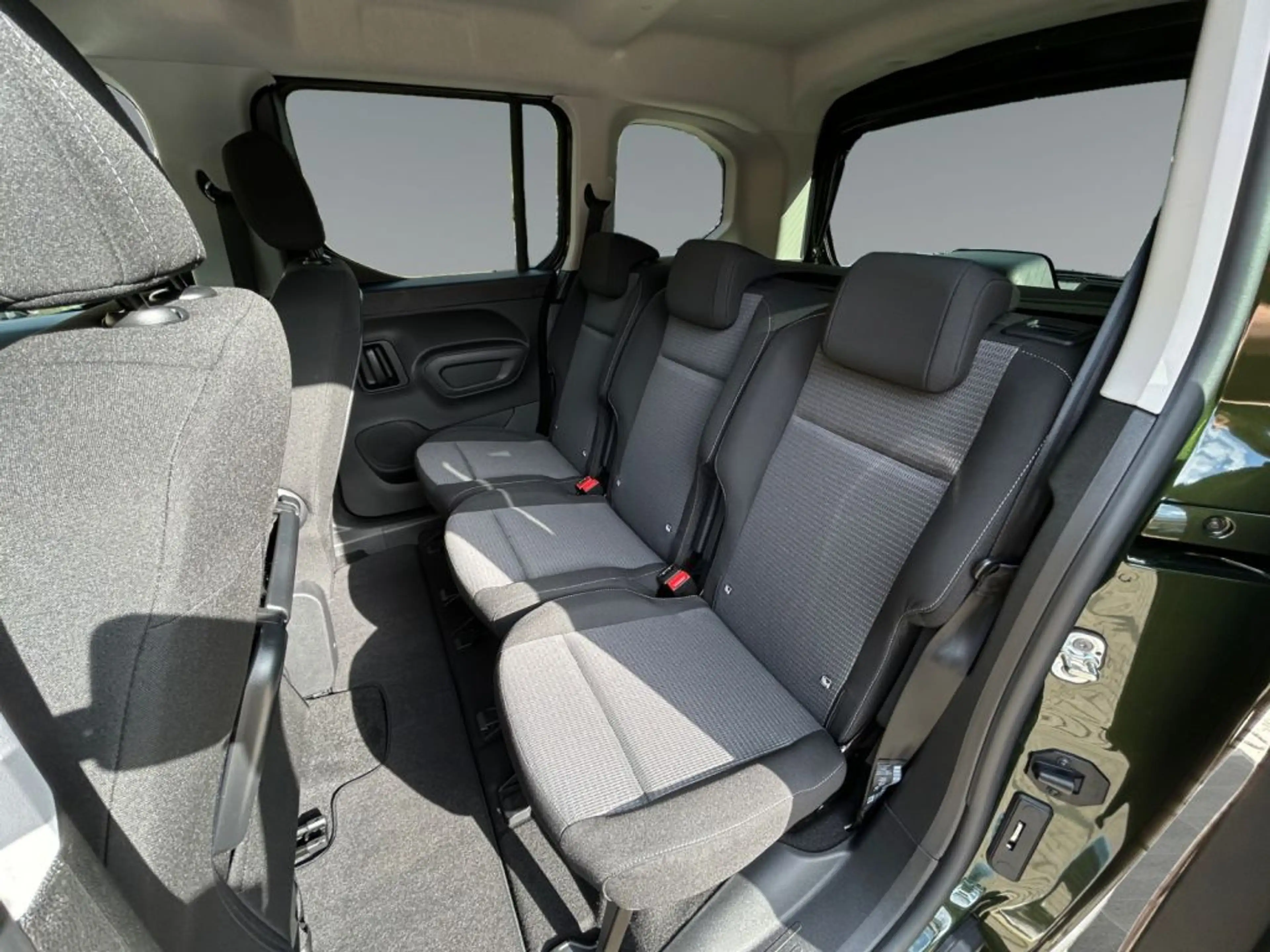 Toyota Proace City Verso 1.2 Turbo L1 Teamplayer (E) — photo 13