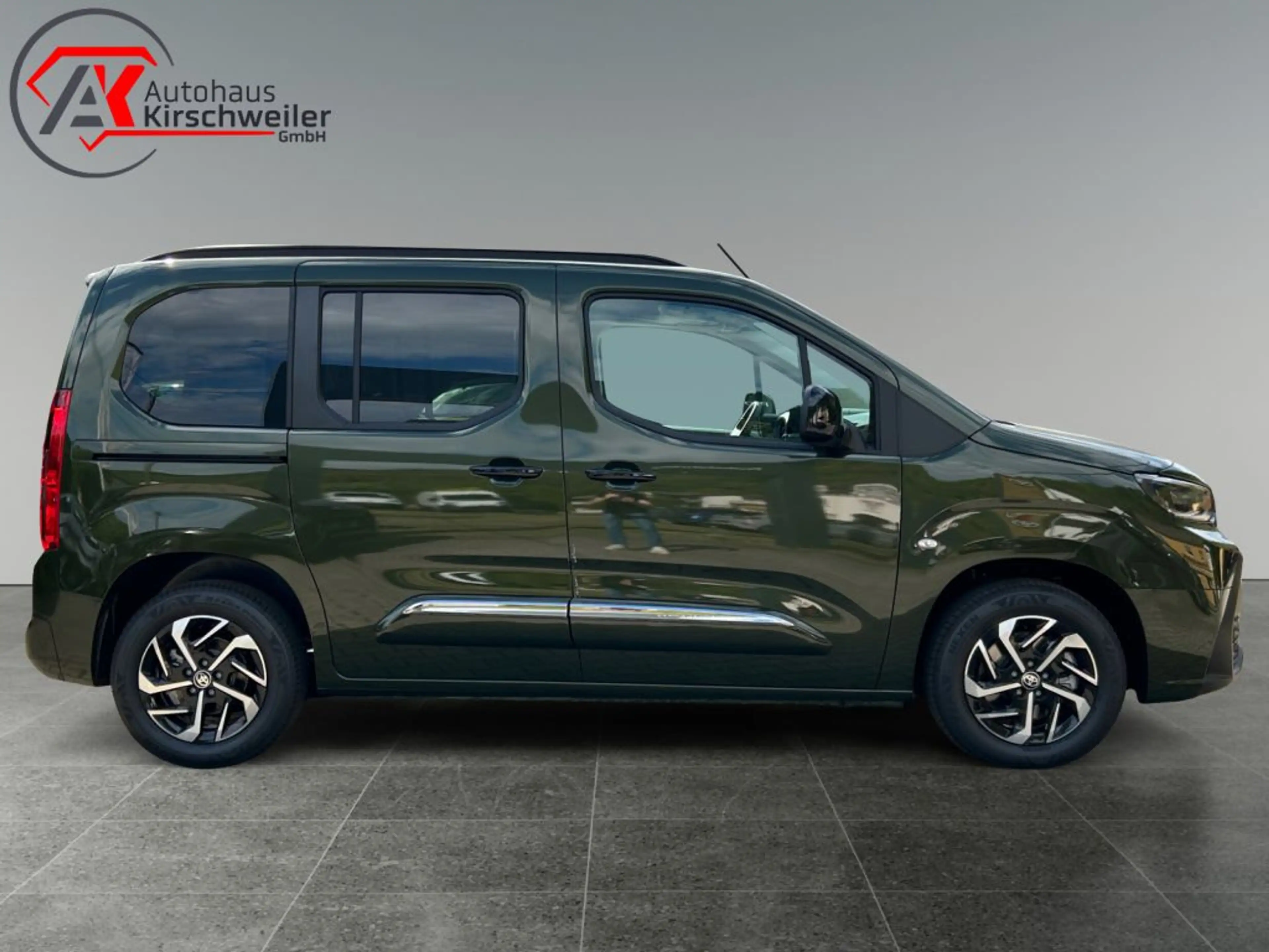 Toyota Proace City Verso 1.2 Turbo L1 Teamplayer (E) — photo 6