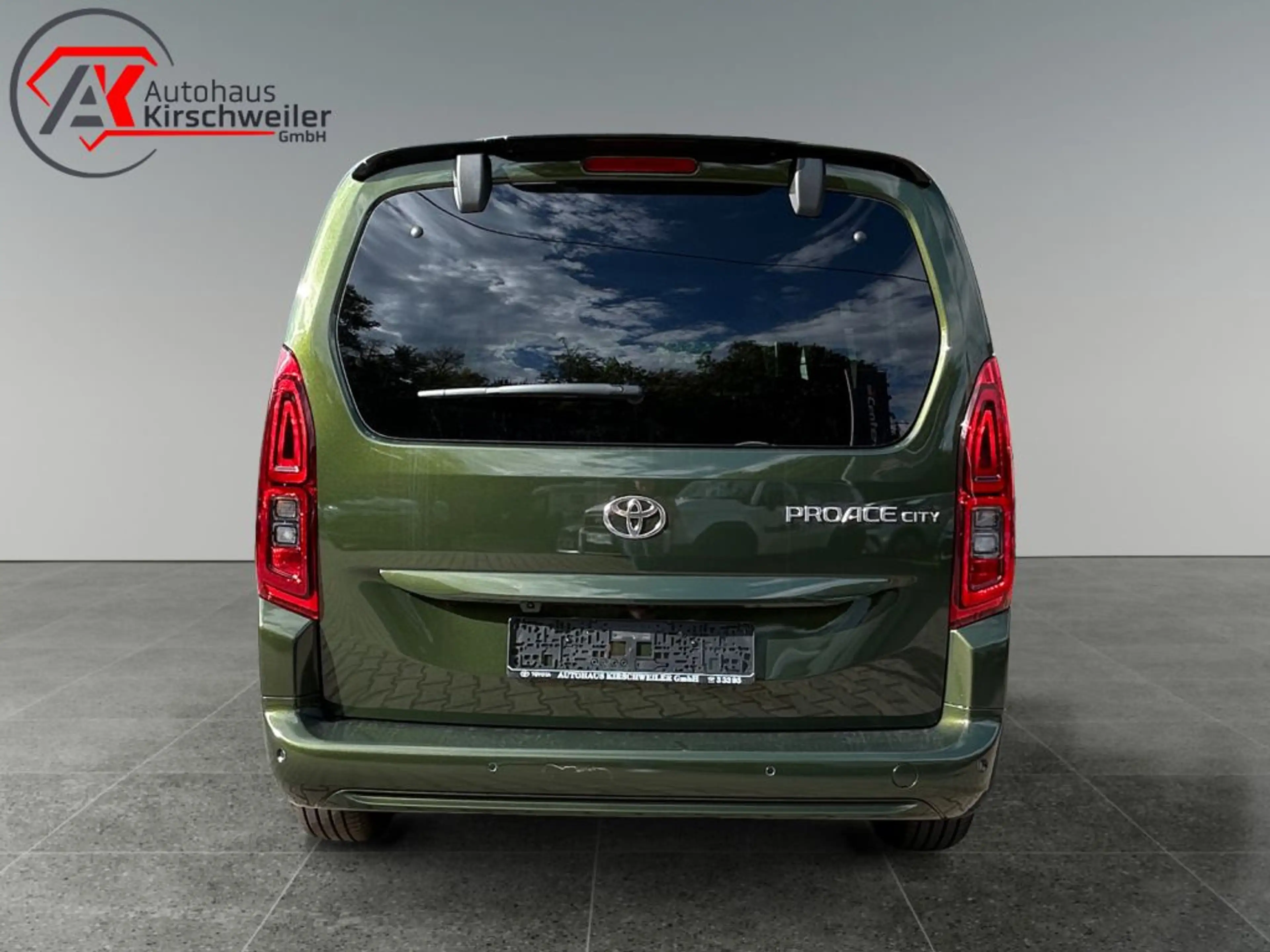 Toyota Proace City Verso 1.2 Turbo L1 Teamplayer (E) — photo 4