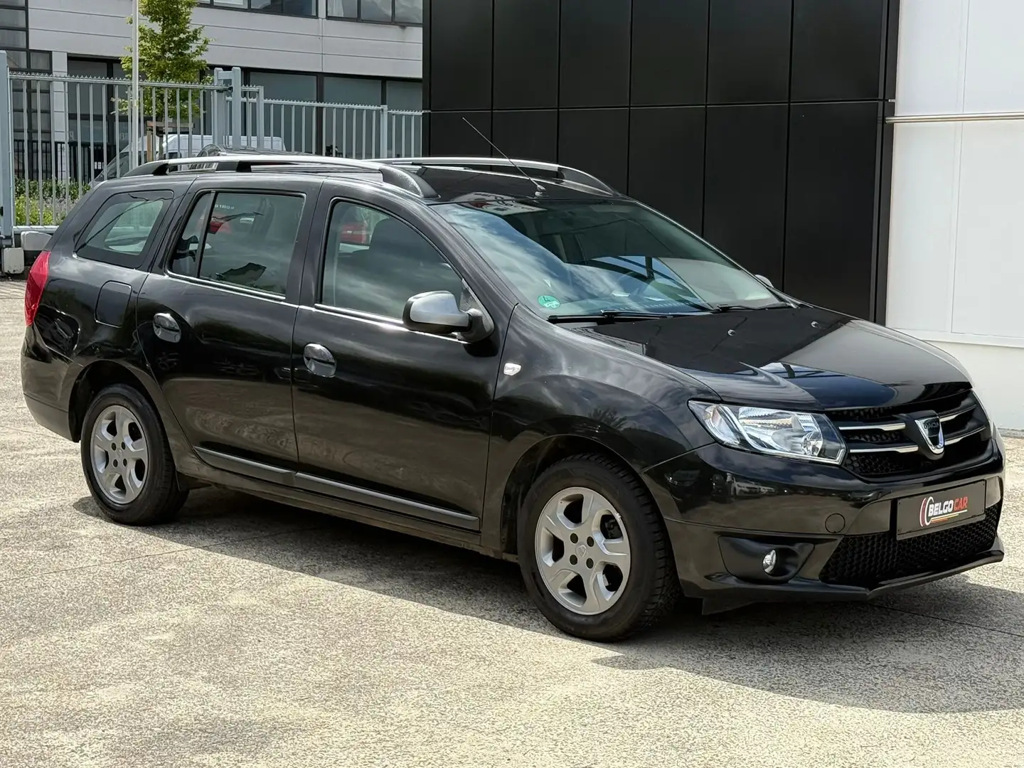 Dacia Logan 1.2 ESSENCE - AIRCO - CONTRÔLE TECHNIQUE OK - 1
