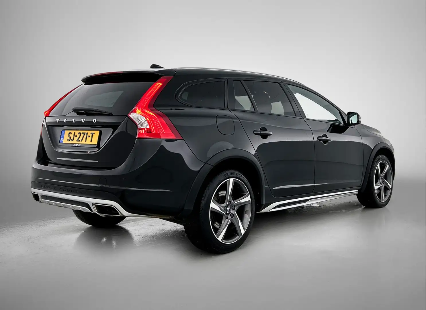 Volvo V60 Cross Country 2.0 D4 Summum Lederen bekleding | Lichtmetalen vel Noir - 2