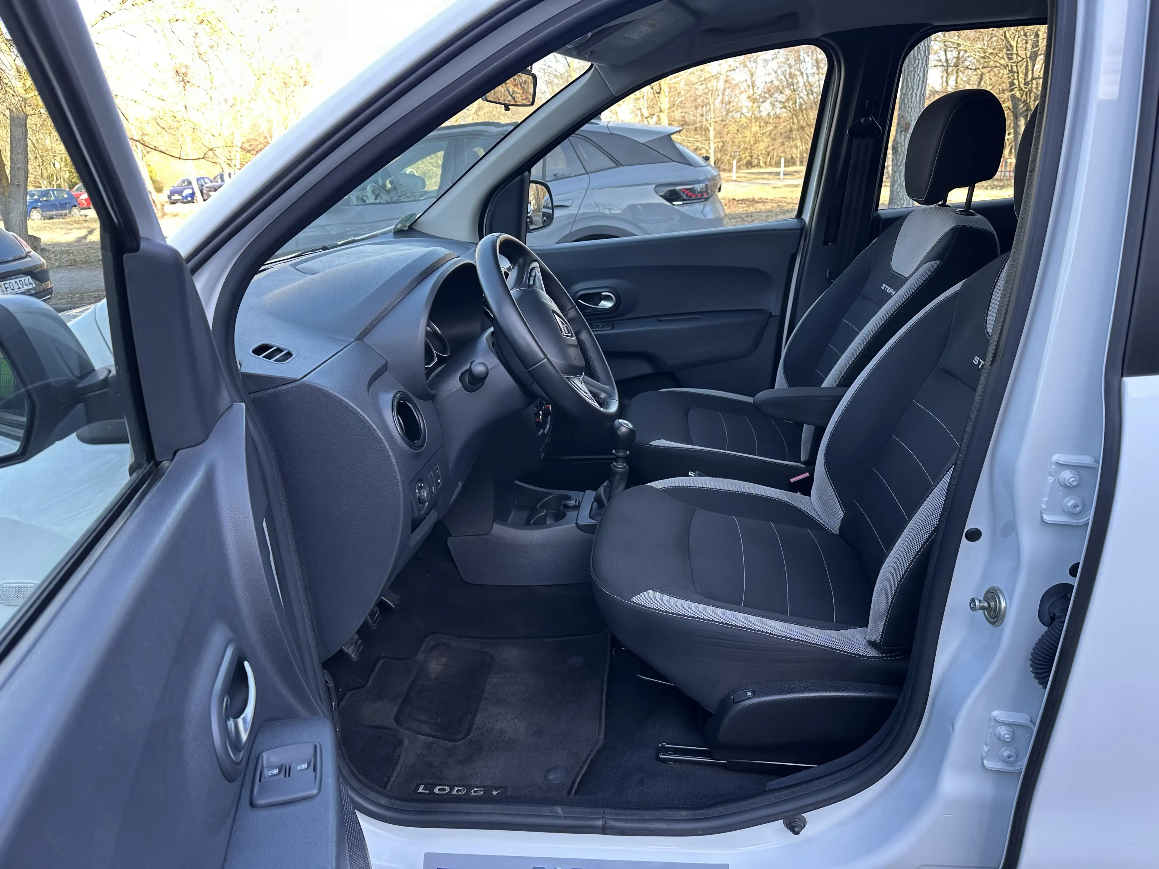 Dacia Lodgy STEPWAY.,Navi,Kamera,AHK.,TUV.,… — photo 5