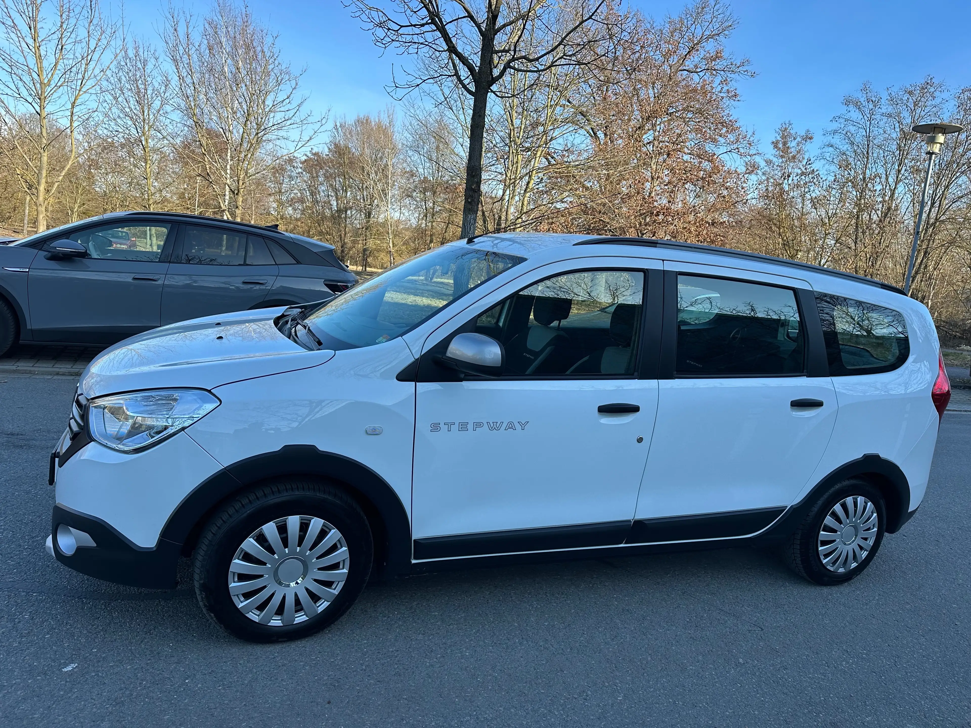 Dacia Lodgy STEPWAY.,Navi,Kamera,AHK.,TUV.,… — photo 14