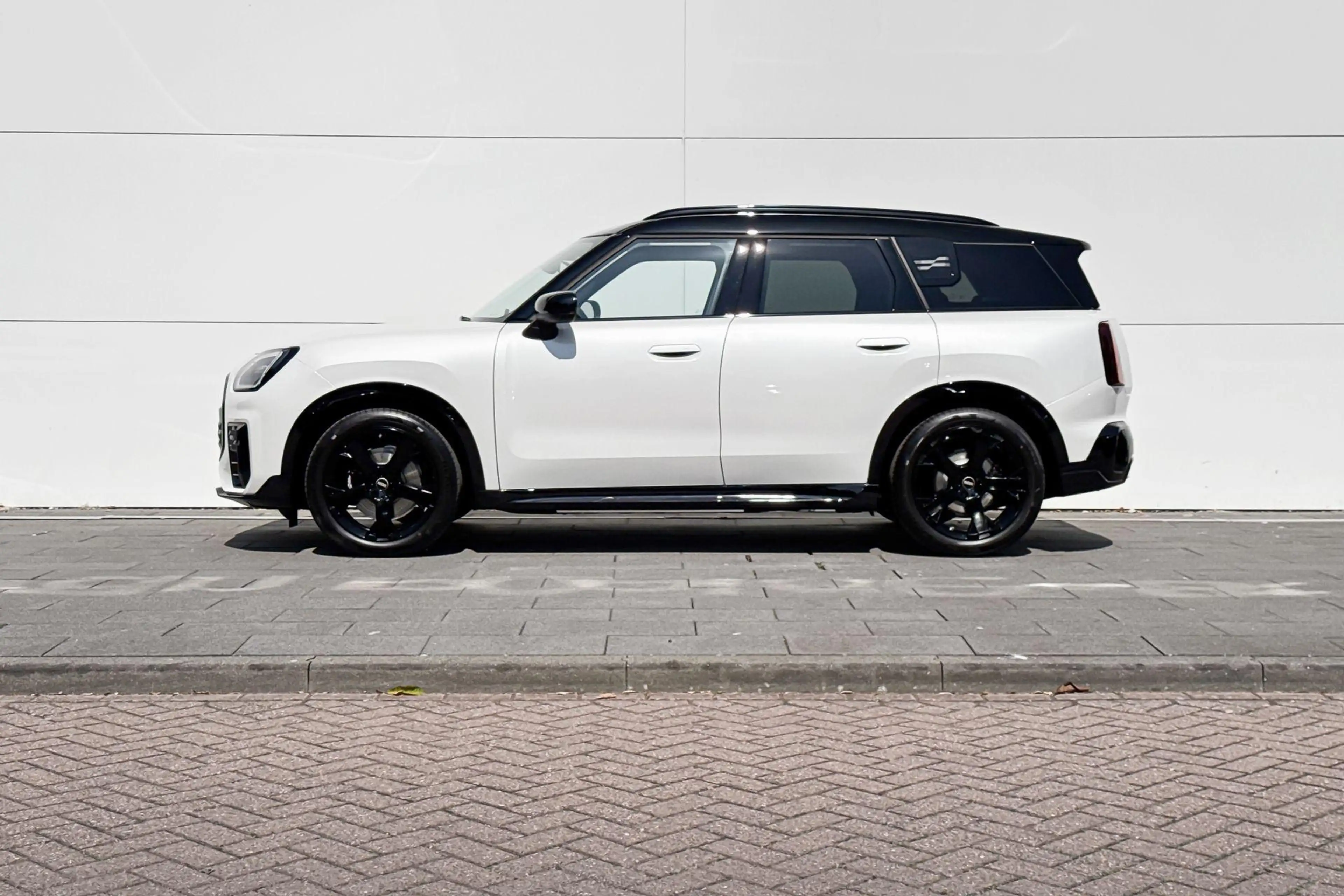 MINI John Cooper Works Countryman Electric E L 66.5 kWh | 19 Inch John Cooper Works — photo 2