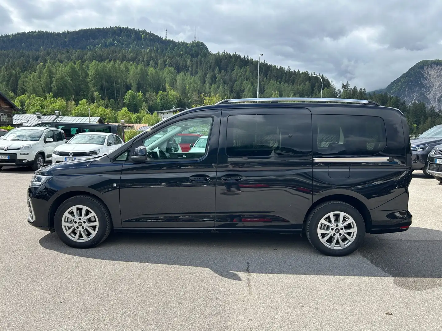 Ford Tourneo Connect Grand Tourneo Connect 2.0 EcoBlue 122 CV AWD Titan Černá - 2