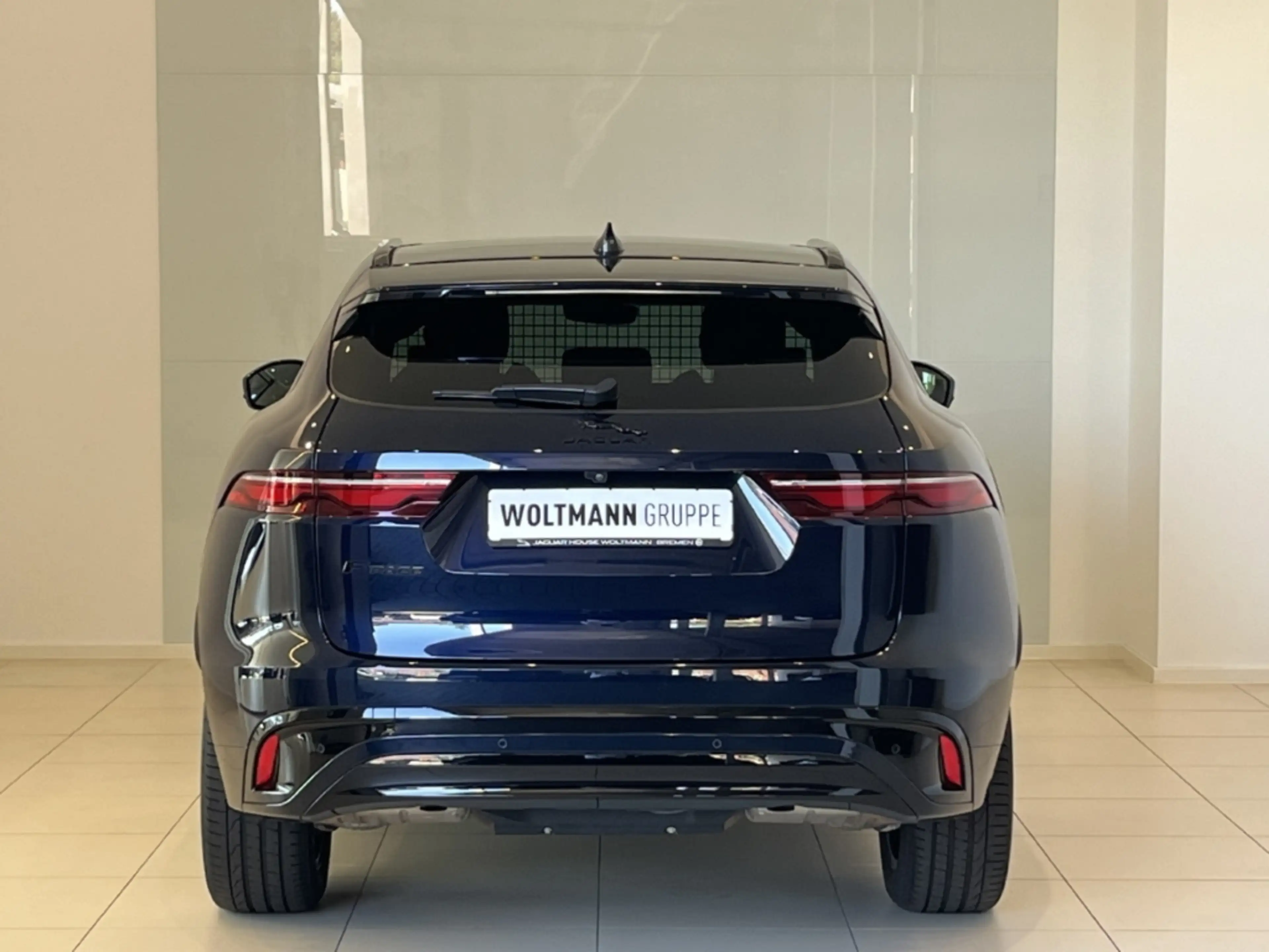 Jaguar F-Pace P250 R-Dynamic SE AWD StandHZG AHK — photo 8