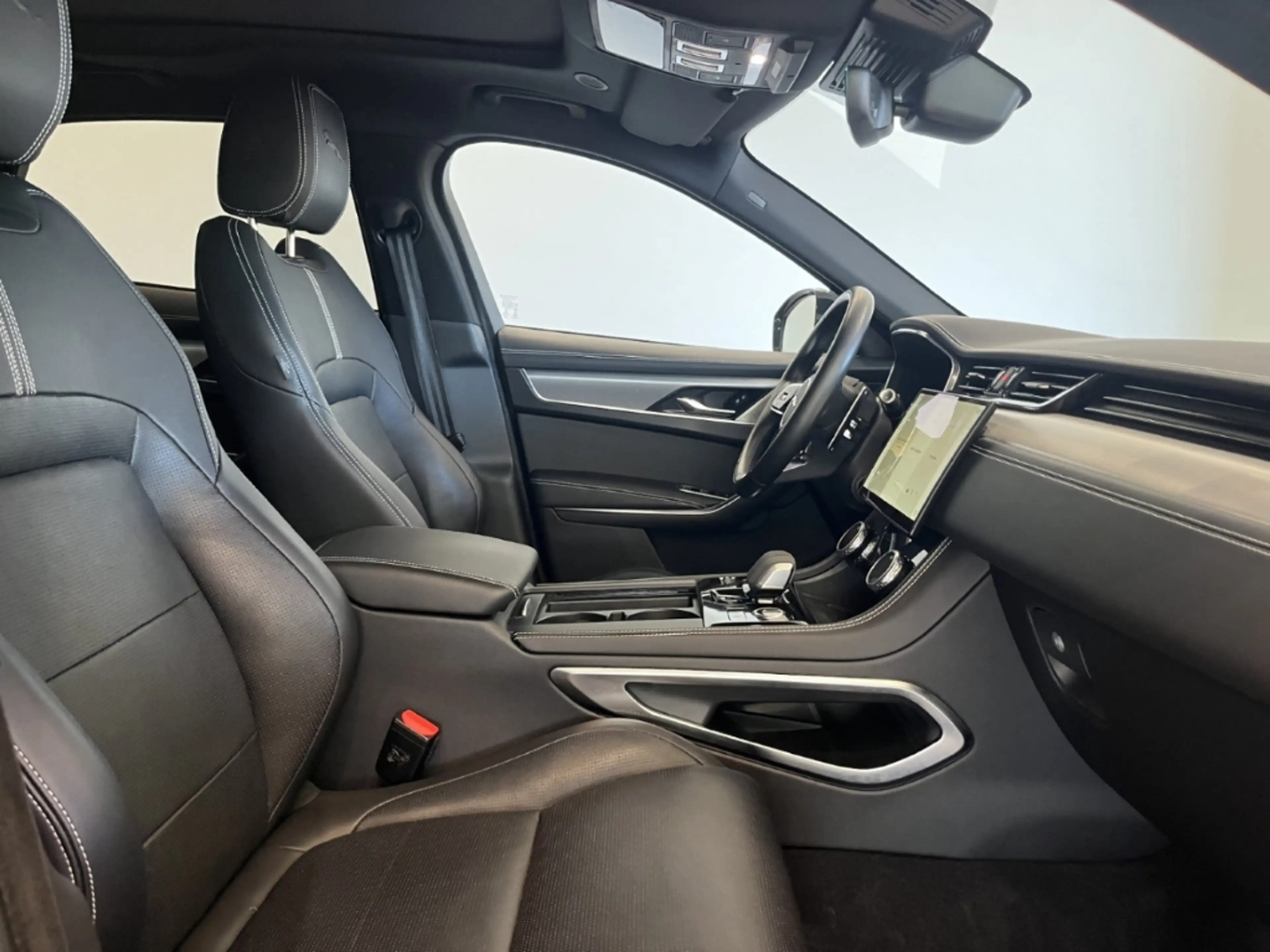 Jaguar F-Pace P250 R-Dynamic SE AWD StandHZG AHK — photo 3