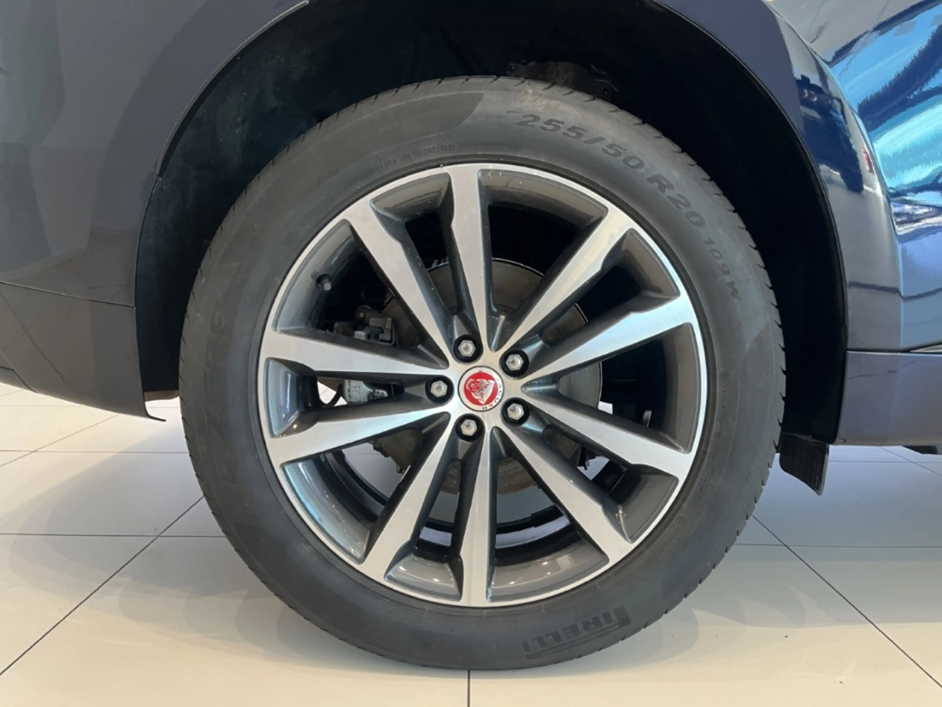 Jaguar F-Pace P250 R-Dynamic SE AWD StandHZG AHK — photo 9