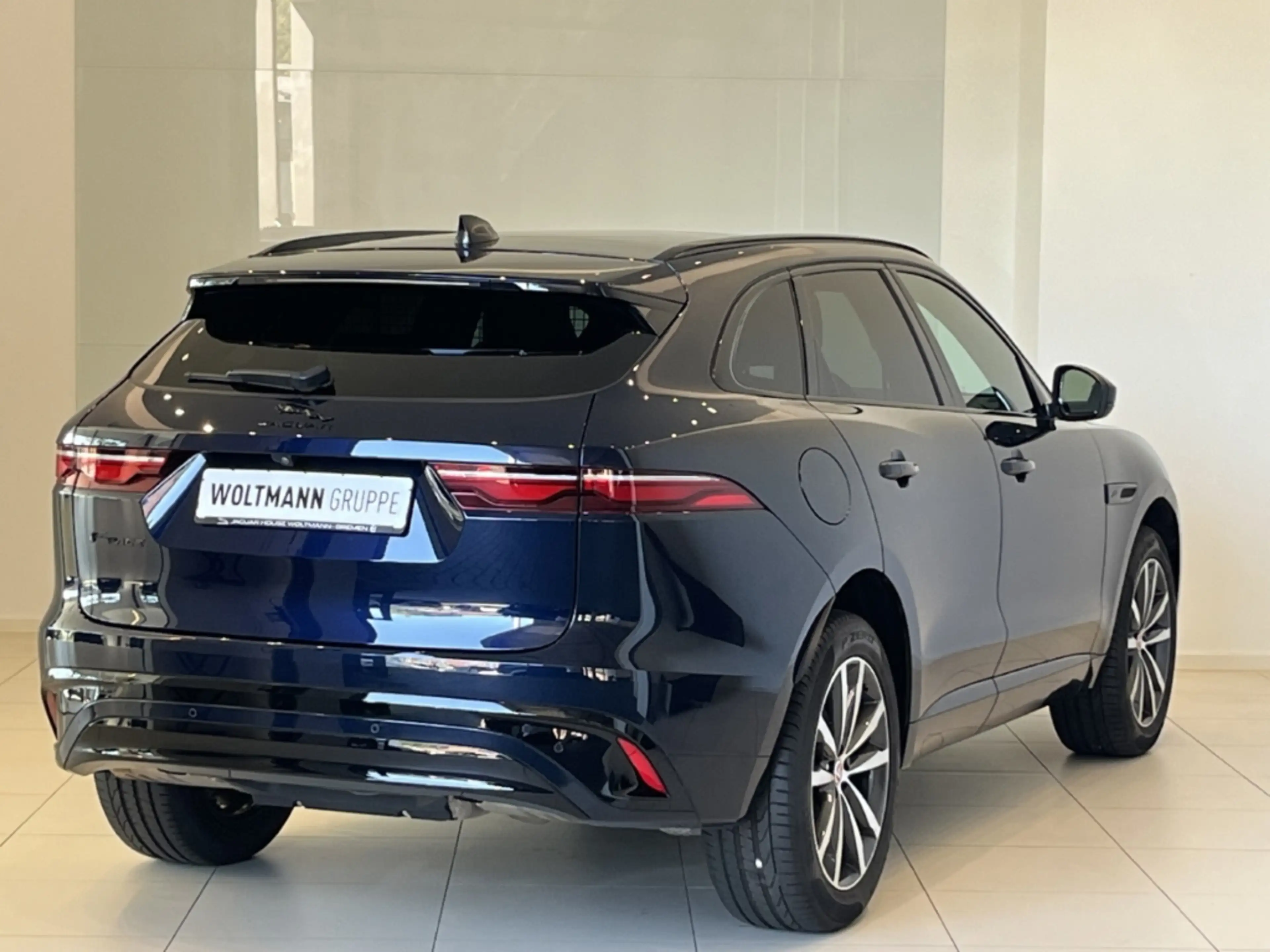 Jaguar F-Pace P250 R-Dynamic SE AWD StandHZG AHK — photo 2