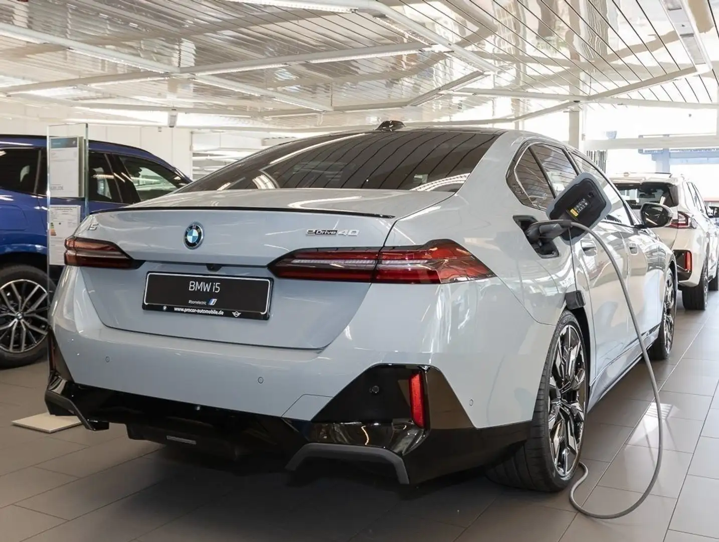 BMW i5 eDrive40 M Sport Pro PANO InnoPak LM21 Grau - 2